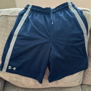 men’s Under Armour Navy with gray side stripes draw sting with pockets